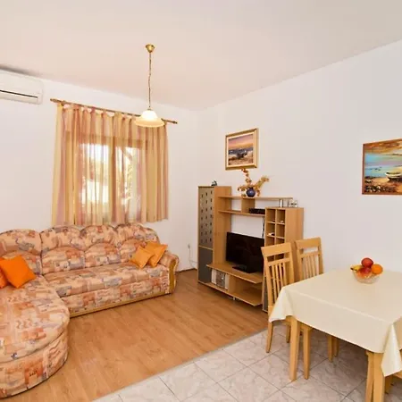 In 3837-4 * Betina (Sibenik-Knin)