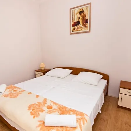 In 3837-4 Apartment *