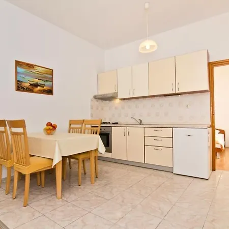 Apartment In 3837-4 Betina (Sibenik-Knin)