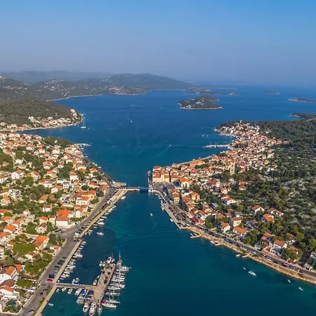 Apartment In 3837-4 Betina (Sibenik-Knin)